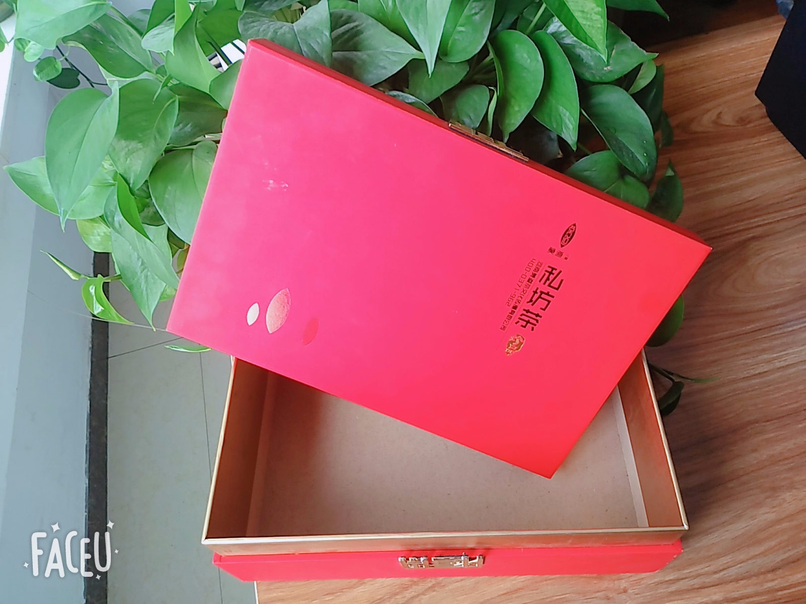 今天鄭州紙上印包裝廠為您一一解答為什么定制包裝盒，廠家樣品費那么貴，貴在哪里？