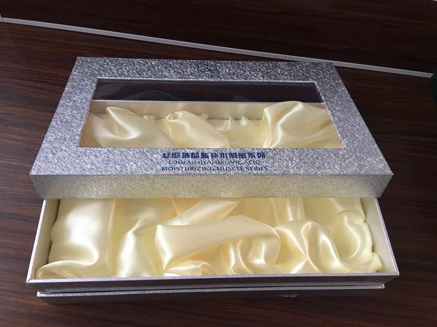 高端護膚品精品盒白卡盒設(shè)計定做